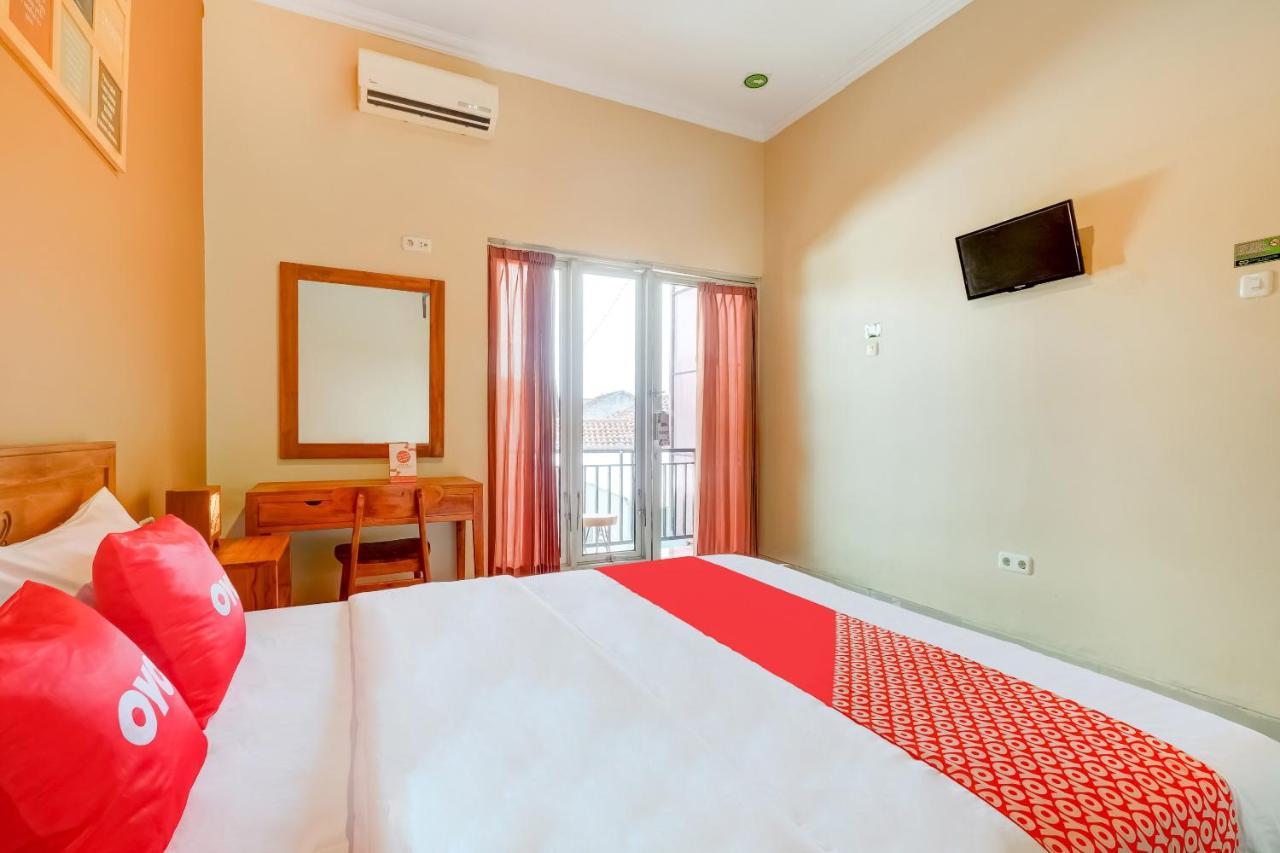 Hotel Super Oyo 3496 Griya Gayatri Syariah Melati Exterior foto